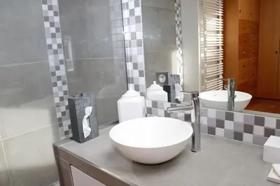 Salle de bains dans l'établissement Jolie maison de ville à 5 minutes de Paris pour 5 voyageurs parking inclus