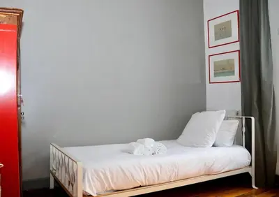 Un ou plusieurs lits dans un hébergement de l'établissement Jolie maison de ville à 5 minutes de Paris pour 5 voyageurs parking inclus