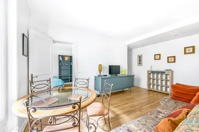 Coin salon dans l'établissement Montmartre - Lamarck - Caulaincourt 2bdr by B'Your Home