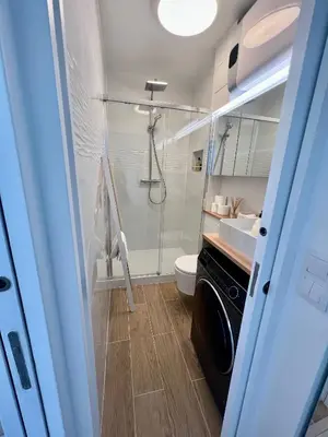 Salle de bains dans l'établissement 5 Stars 2-BR in Center , Air Conditioner , Elevator