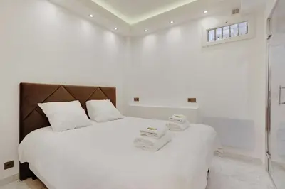 Un ou plusieurs lits dans un hébergement de l'établissement Beautiful 1BR6P - Montorgueil RDC