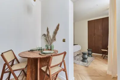 Coin salon dans l'établissement Apartment Champs Elysée bu Studio prestige