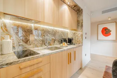 Cuisine ou kitchenette dans l'établissement Yuna Porte-Maillot - ApartHotel