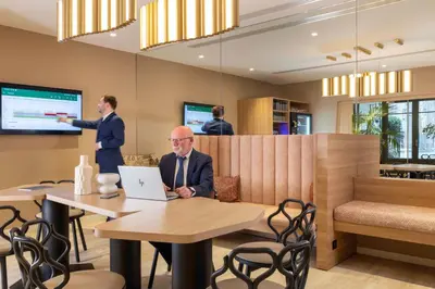 Télévision ou salle de divertissement dans l'établissement Yuna Porte-Maillot - ApartHotel