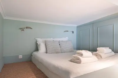 Un ou plusieurs lits dans un hébergement de l'établissement Pick A Flat's Apartment in Saint-Germain des Près - Rue Paul Louis Courier