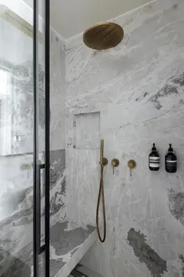 Salle de bains dans l'établissement HIGHSTAY - Luxury Serviced Apartments - Centre Pompidou Museum