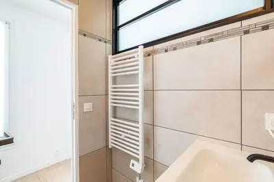 Salle de bains dans l'établissement Stylish Paris Apartment near Louvre & Notre-Dame