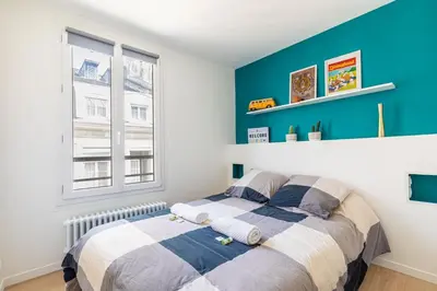 Un ou plusieurs lits dans un hébergement de l'établissement Stylish Paris Apartment near Louvre & Notre-Dame