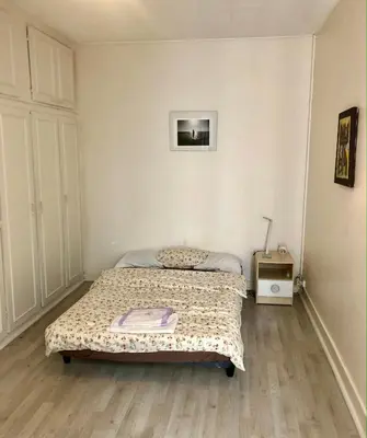 Un ou plusieurs lits dans un hébergement de l'établissement cute and quiet apartment in Montmartre