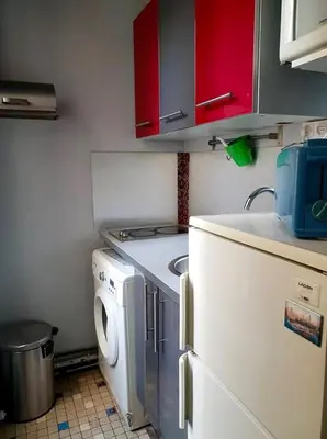 Cuisine ou kitchenette dans l'établissement cute and quiet apartment in Montmartre