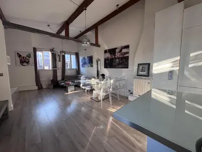 Cuisine ou kitchenette dans l'établissement Sublime appartement refait à neuf en dernier étage baigné de lumière avec une très belle hauteur sous plafond 2 chambres en plein centre de Paris