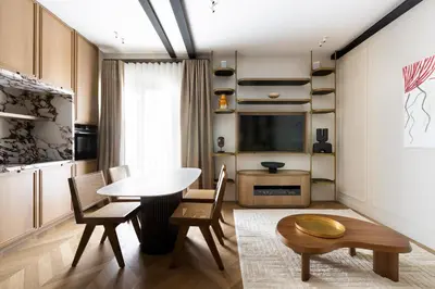 Télévision ou salle de divertissement dans l'établissement HIGHSTAY - Luxury Serviced Apartments - North Marais 2