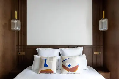 Un ou plusieurs lits dans un hébergement de l'établissement HIGHSTAY - Luxury Serviced Apartments - North Marais 2