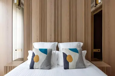 Un ou plusieurs lits dans un hébergement de l'établissement HIGHSTAY - Luxury Serviced Apartments - North Marais 2