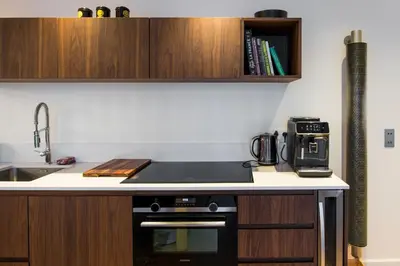 Cuisine ou kitchenette dans l'établissement Magnifique appartement central 3 chambres / 3 BDR