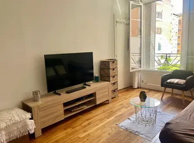 Télévision ou salle de divertissement dans l'établissement Havre de Paix 10 mn Centre Paris