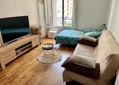 Télévision ou salle de divertissement dans l'établissement Havre de Paix 10 mn Centre Paris