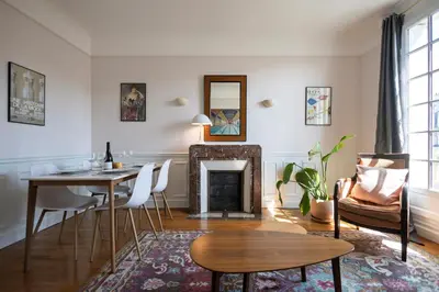 Coin salon dans l'établissement Lovely & Quiet à Montmartre