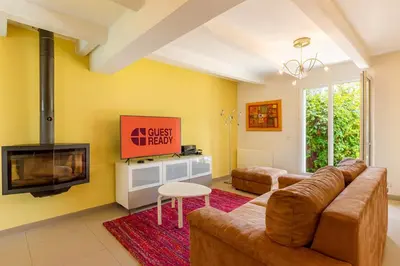 Coin salon dans l'établissement GuestReady - Fabulous House in Clamart