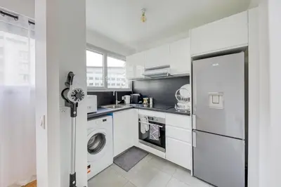 Cuisine ou kitchenette dans l'établissement L'Appartement d'Art et de Lumière