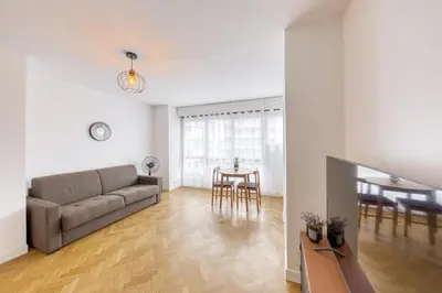 Coin salon dans l'établissement L'Appartement d'Art et de Lumière