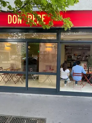 Restaurant ou autre lieu de restauration dans l'établissement Appartement 60 m², porte de Saint-Cloud