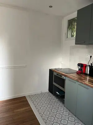Cuisine ou kitchenette dans l'établissement Cosy appartement in Paris