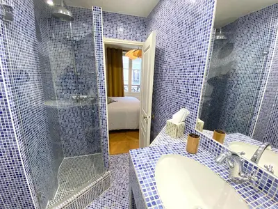 Salle de bains dans l'établissement L'appartement Letac