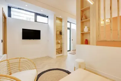 Télévision ou salle de divertissement dans l'établissement Superbe appartement - 2BR-6P - Bastille