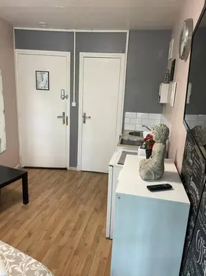 Télévision ou salle de divertissement dans l'établissement Studio Montsouris