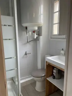 Salle de bains dans l'établissement Studio Montsouris