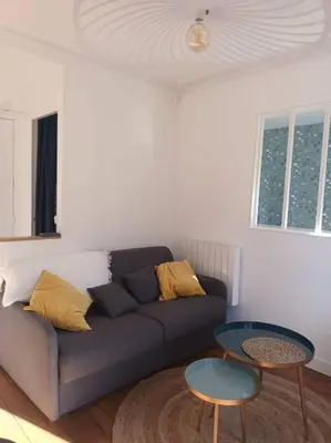 Coin salon dans l'établissement Très Parisien et ensoleillé