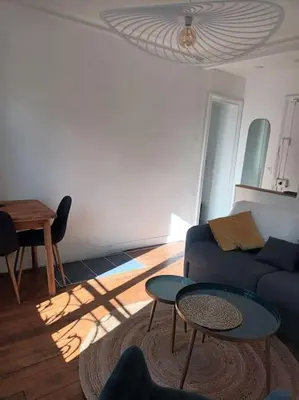 Coin salon dans l'établissement Très Parisien et ensoleillé