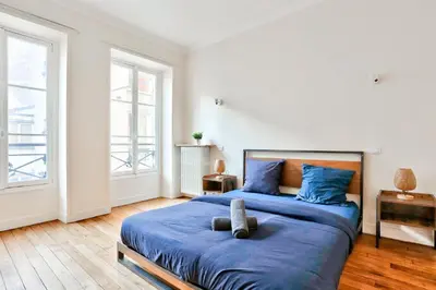 Un ou plusieurs lits dans un hébergement de l'établissement Arc de Triomphe Superbe Appartement Paris Free Netflix