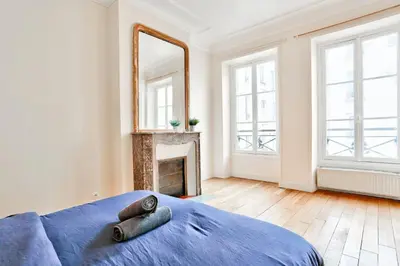 Un ou plusieurs lits dans un hébergement de l'établissement Arc de Triomphe Superbe Appartement Paris Free Netflix