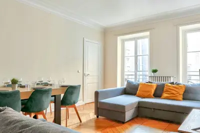 Coin salon dans l'établissement Arc de Triomphe Superbe Appartement Paris Free Netflix