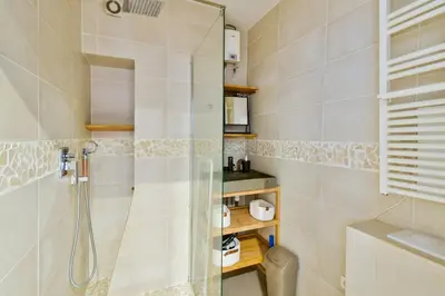 Salle de bains dans l'établissement Studio Rostène - Welkeys