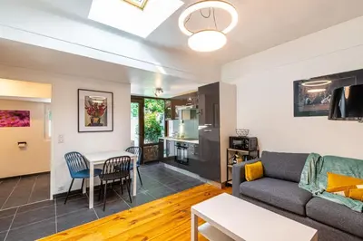 Coin salon dans l'établissement House - Sunlit haven with outdoor terrace, garage and metro 14, RER B