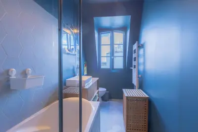 Salle de bains dans l'établissement Loft Saint-Germain des près Vavin