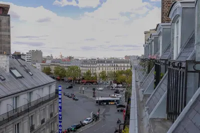 Vue générale sur Paris ou vue de la ville depuis l'appartement
