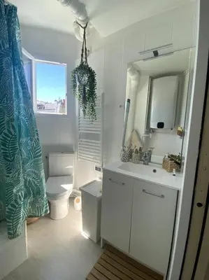 Salle de bains dans l'établissement Paris : superbe appartement au coeur du Marais