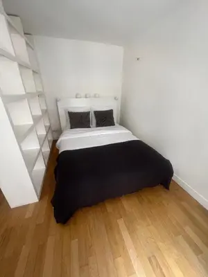 Un ou plusieurs lits dans un hébergement de l'établissement Your cosy Sacré-Coeur Apartment !