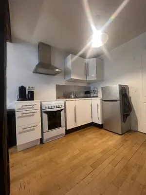 Cuisine ou kitchenette dans l'établissement Your cosy Sacré-Coeur Apartment !