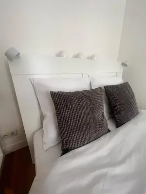 Un ou plusieurs lits dans un hébergement de l'établissement Your cosy Sacré-Coeur Apartment !