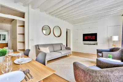 Plan de l'établissement Superbe Appartement Bon marché Saint Germain Free Netflix