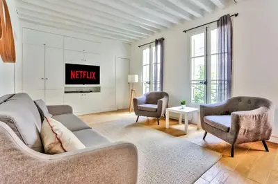 Plan de l'établissement Superbe Appartement Bon marché Saint Germain Free Netflix