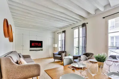 Plan de l'établissement Superbe Appartement Bon marché Saint Germain Free Netflix
