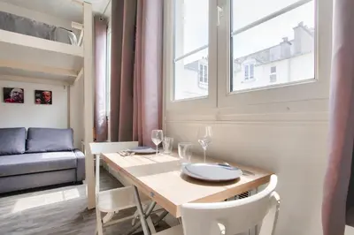 Coin salon dans l'établissement Montmartre Superbe Studio Paris Free Netflix