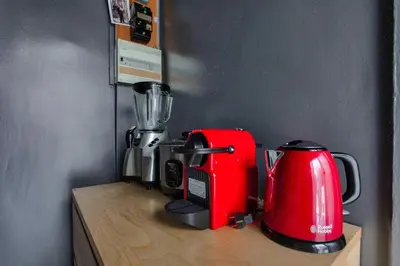 Plateau bouilloire dans l'établissement Montmartre Superbe Studio Paris Free Netflix