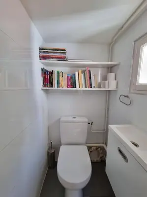 Salle de bains dans l'établissement Superbe logement au centre de Paris
